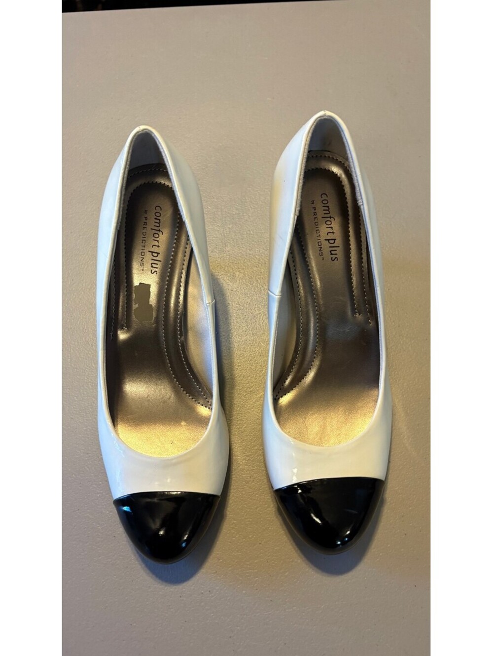 Comfort Plus Two-Tone White and Black Cap Toe Pumps 8.5W